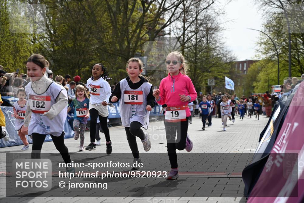 12.04.2026 - 45. Internationalen Wilhelmsburger Insellauf J. Mangold http://msf.ph/oto/9520923 12.04.2026 14:10:09 Ziel 723, 119, 186, 224, 745, 207, 920, 770, 182, 19, 913, 181, 529, 942, 157, 1518, 192 meine-sportfotos.de