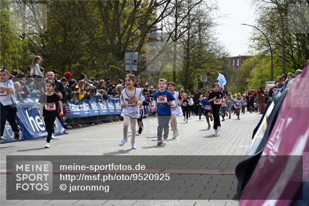 12.04.2026 - 45. Internationalen Wilhelmsburger Insellauf J. Mangold http://msf.ph/oto/9520925 12.04.2026 14:10:13 Ziel 913, 181, 529, 942, 157, 1518, 192, 946, 738, 201, 189, 269, 1524, 961, 938, 198, 932, 639 meine-sportfotos.de