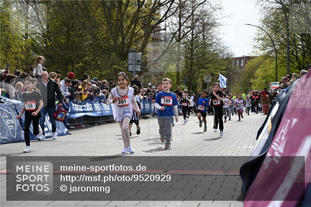 12.04.2026 - 45. Internationalen Wilhelmsburger Insellauf J. Mangold http://msf.ph/oto/9520929 12.04.2026 14:10:13 Ziel 913, 181, 529, 942, 157, 1518, 192, 946, 738, 201, 189, 269, 1524, 961, 938, 198, 932, 639 meine-sportfotos.de