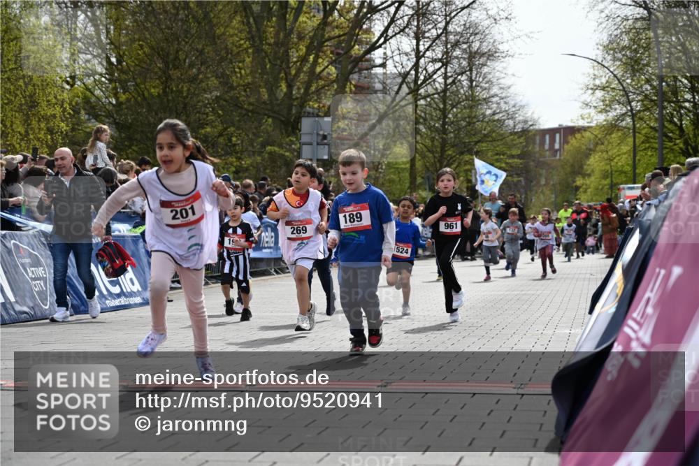 12.04.2026 - 45. Internationalen Wilhelmsburger Insellauf J. Mangold http://msf.ph/oto/9520941 12.04.2026 14:10:14 Ziel 157, 1518, 192, 946, 738, 201, 189, 269, 1524, 961, 938, 198, 932, 639 meine-sportfotos.de