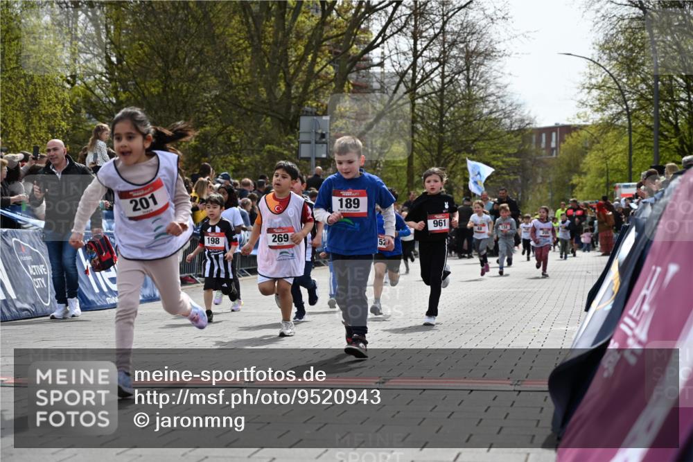 12.04.2026 - 45. Internationalen Wilhelmsburger Insellauf J. Mangold http://msf.ph/oto/9520943 12.04.2026 14:10:14 Ziel 157, 1518, 192, 946, 738, 201, 189, 269, 1524, 961, 938, 198, 932, 639 meine-sportfotos.de