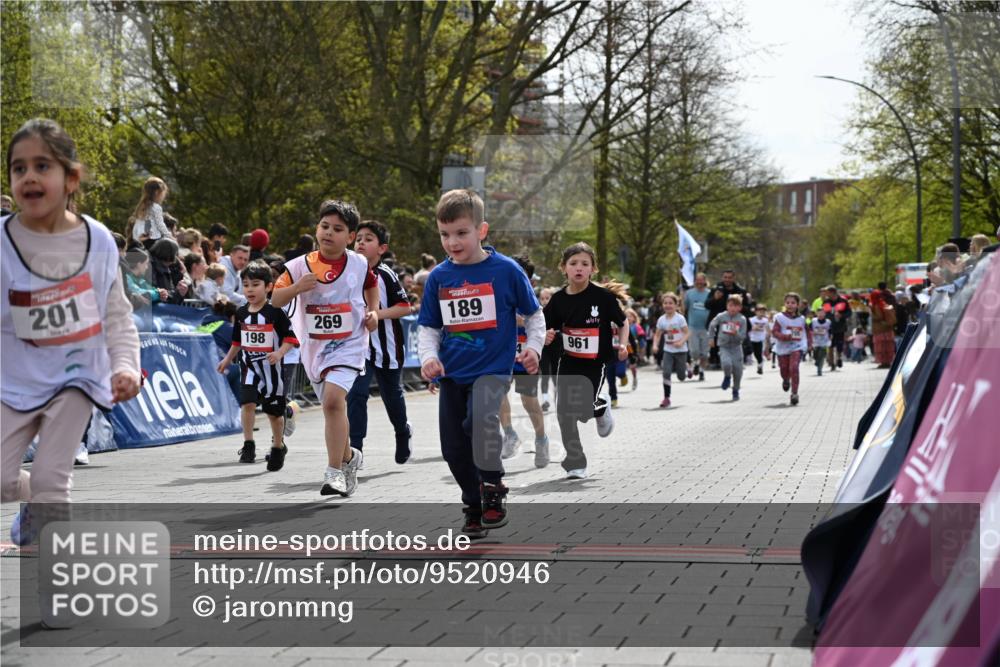 12.04.2026 - 45. Internationalen Wilhelmsburger Insellauf J. Mangold http://msf.ph/oto/9520946 12.04.2026 14:10:15 Ziel 192, 946, 738, 201, 189, 269, 1524, 961, 938, 198, 932, 639, 205, 153, 48 meine-sportfotos.de