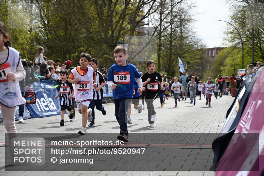 12.04.2026 - 45. Internationalen Wilhelmsburger Insellauf J. Mangold http://msf.ph/oto/9520947 12.04.2026 14:10:15 Ziel 192, 946, 738, 201, 189, 269, 1524, 961, 938, 198, 932, 639, 205, 153, 48 meine-sportfotos.de