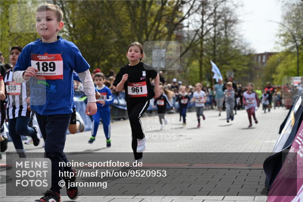 12.04.2026 - 45. Internationalen Wilhelmsburger Insellauf J. Mangold http://msf.ph/oto/9520953 12.04.2026 14:10:16 Ziel 946, 738, 201, 189, 269, 1524, 961, 938, 198, 932, 639, 205, 153, 48, 86, 132, 417 meine-sportfotos.de