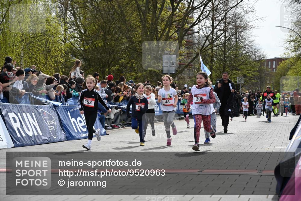 12.04.2026 - 45. Internationalen Wilhelmsburger Insellauf J. Mangold http://msf.ph/oto/9520963 12.04.2026 14:10:18 Ziel 946, 738, 201, 189, 269, 1524, 961, 938, 198, 932, 639, 205, 153, 48, 86, 132, 417 meine-sportfotos.de