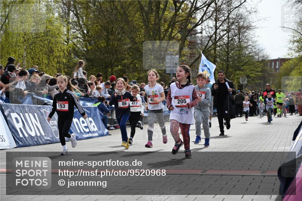 12.04.2026 - 45. Internationalen Wilhelmsburger Insellauf J. Mangold http://msf.ph/oto/9520968 12.04.2026 14:10:19 Ziel 189, 269, 1524, 961, 938, 198, 932, 639, 205, 153, 48, 86, 132, 417, 60 meine-sportfotos.de