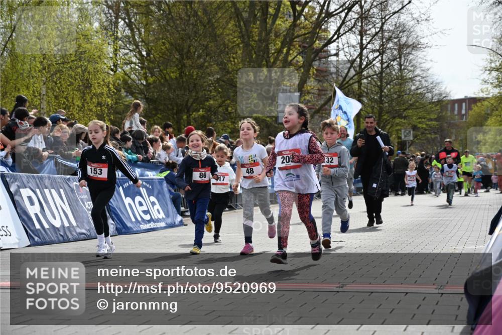 12.04.2026 - 45. Internationalen Wilhelmsburger Insellauf J. Mangold http://msf.ph/oto/9520969 12.04.2026 14:10:19 Ziel 189, 269, 1524, 961, 938, 198, 932, 639, 205, 153, 48, 86, 132, 417, 60 meine-sportfotos.de