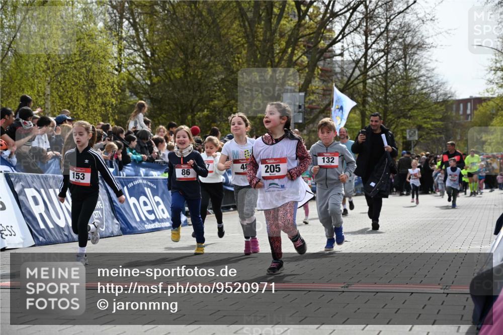 12.04.2026 - 45. Internationalen Wilhelmsburger Insellauf J. Mangold http://msf.ph/oto/9520971 12.04.2026 14:10:19 Ziel 189, 269, 1524, 961, 938, 198, 932, 639, 205, 153, 48, 86, 132, 417, 60 meine-sportfotos.de