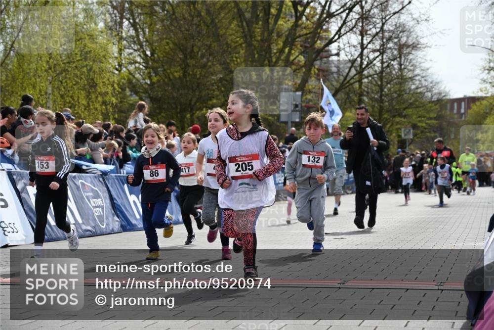 12.04.2026 - 45. Internationalen Wilhelmsburger Insellauf J. Mangold http://msf.ph/oto/9520974 12.04.2026 14:10:19 Ziel 189, 269, 1524, 961, 938, 198, 932, 639, 205, 153, 48, 86, 132, 417, 60 meine-sportfotos.de