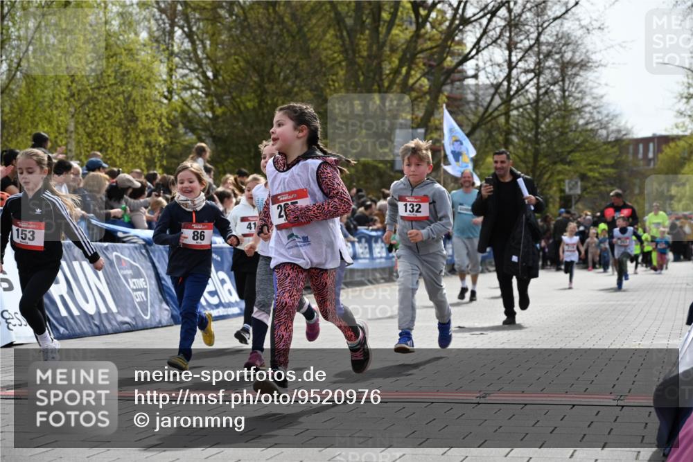 12.04.2026 - 45. Internationalen Wilhelmsburger Insellauf J. Mangold http://msf.ph/oto/9520976 12.04.2026 14:10:19 Ziel 189, 269, 1524, 961, 938, 198, 932, 639, 205, 153, 48, 86, 132, 417, 60 meine-sportfotos.de