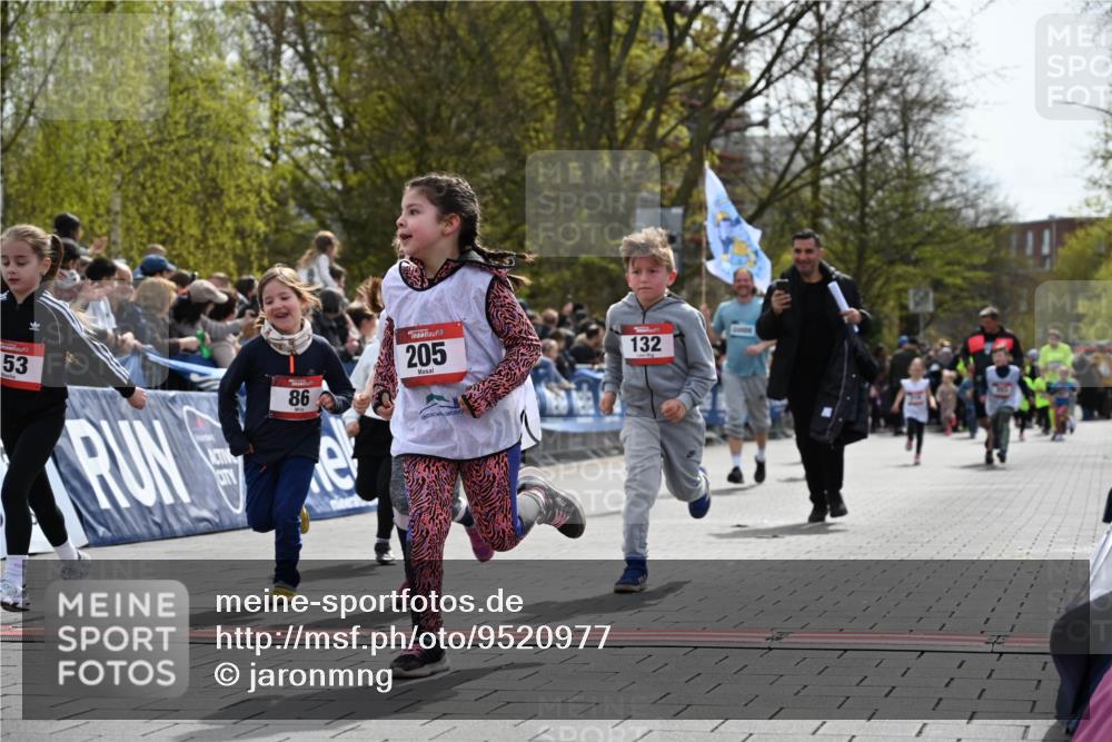 12.04.2026 - 45. Internationalen Wilhelmsburger Insellauf J. Mangold http://msf.ph/oto/9520977 12.04.2026 14:10:19 Ziel 189, 269, 1524, 961, 938, 198, 932, 639, 205, 153, 48, 86, 132, 417, 60 meine-sportfotos.de