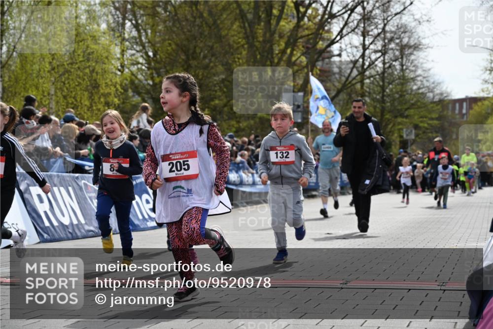 12.04.2026 - 45. Internationalen Wilhelmsburger Insellauf J. Mangold http://msf.ph/oto/9520978 12.04.2026 14:10:19 Ziel 189, 269, 1524, 961, 938, 198, 932, 639, 205, 153, 48, 86, 132, 417, 60 meine-sportfotos.de