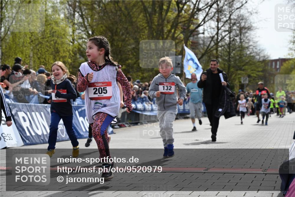 12.04.2026 - 45. Internationalen Wilhelmsburger Insellauf J. Mangold http://msf.ph/oto/9520979 12.04.2026 14:10:20 Ziel 1524, 961, 938, 198, 932, 639, 205, 153, 48, 86, 132, 417, 60, 746, 664 meine-sportfotos.de