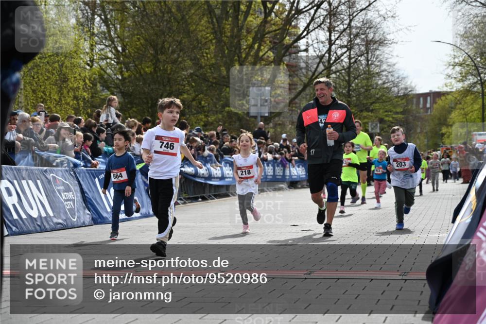 12.04.2026 - 45. Internationalen Wilhelmsburger Insellauf J. Mangold http://msf.ph/oto/9520986 12.04.2026 14:10:24 Ziel 86, 132, 417, 60, 746, 664, 218, 203, 633, 963 meine-sportfotos.de