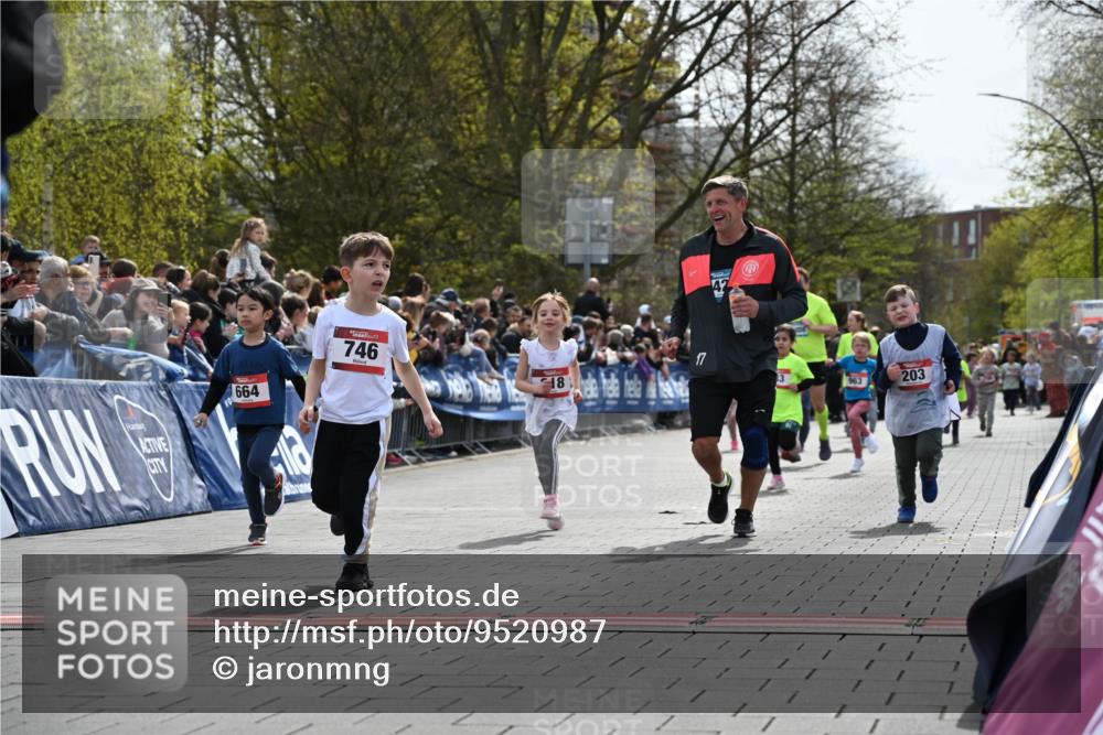 12.04.2026 - 45. Internationalen Wilhelmsburger Insellauf J. Mangold http://msf.ph/oto/9520987 12.04.2026 14:10:24 Ziel 86, 132, 417, 60, 746, 664, 218, 203, 633, 963 meine-sportfotos.de