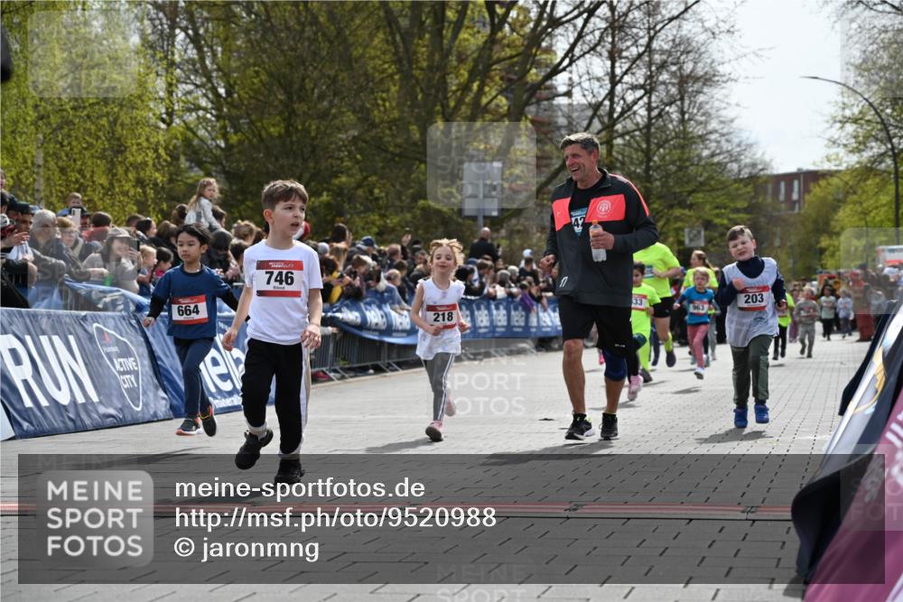 12.04.2026 - 45. Internationalen Wilhelmsburger Insellauf J. Mangold http://msf.ph/oto/9520988 12.04.2026 14:10:24 Ziel 86, 132, 417, 60, 746, 664, 218, 203, 633, 963 meine-sportfotos.de
