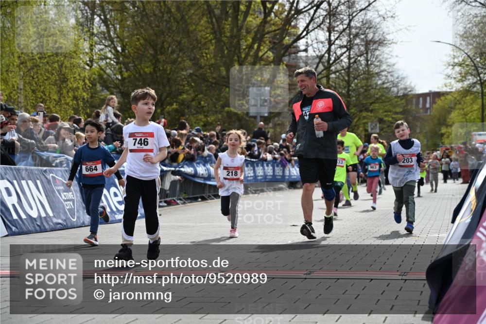 12.04.2026 - 45. Internationalen Wilhelmsburger Insellauf J. Mangold http://msf.ph/oto/9520989 12.04.2026 14:10:24 Ziel 86, 132, 417, 60, 746, 664, 218, 203, 633, 963 meine-sportfotos.de