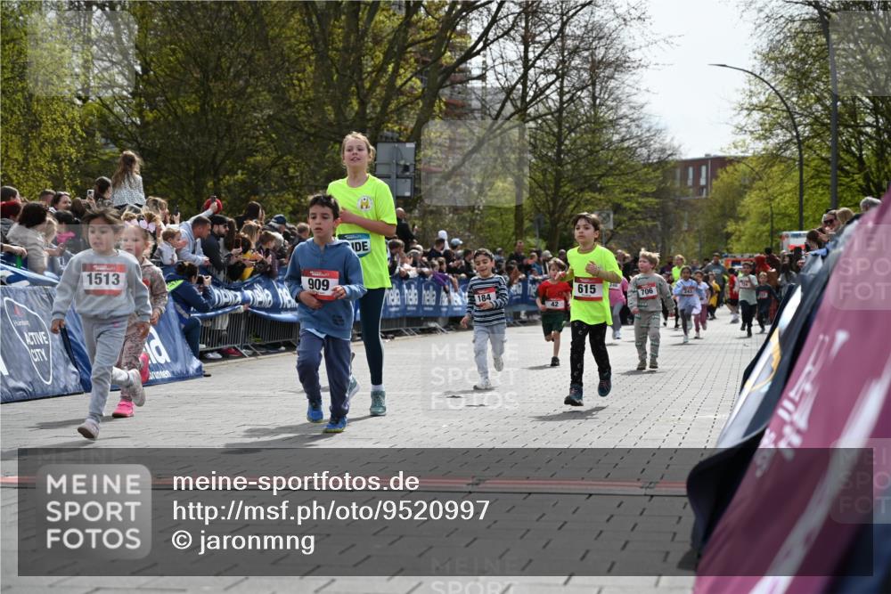 12.04.2026 - 45. Internationalen Wilhelmsburger Insellauf J. Mangold http://msf.ph/oto/9520997 12.04.2026 14:10:29 Ziel 218, 203, 633, 963, 1513, 909, 708, 615, 184, 187 meine-sportfotos.de