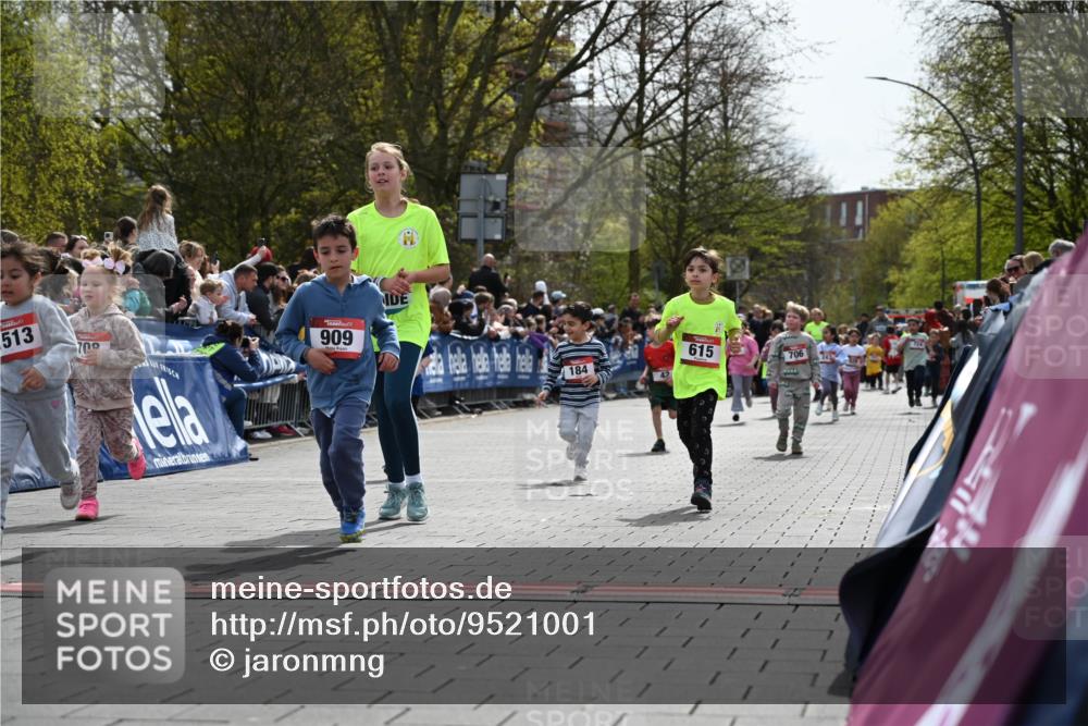 12.04.2026 - 45. Internationalen Wilhelmsburger Insellauf J. Mangold http://msf.ph/oto/9521001 12.04.2026 14:10:30 Ziel 633, 963, 1513, 909, 708, 615, 184, 187, 42, 706, 246 meine-sportfotos.de