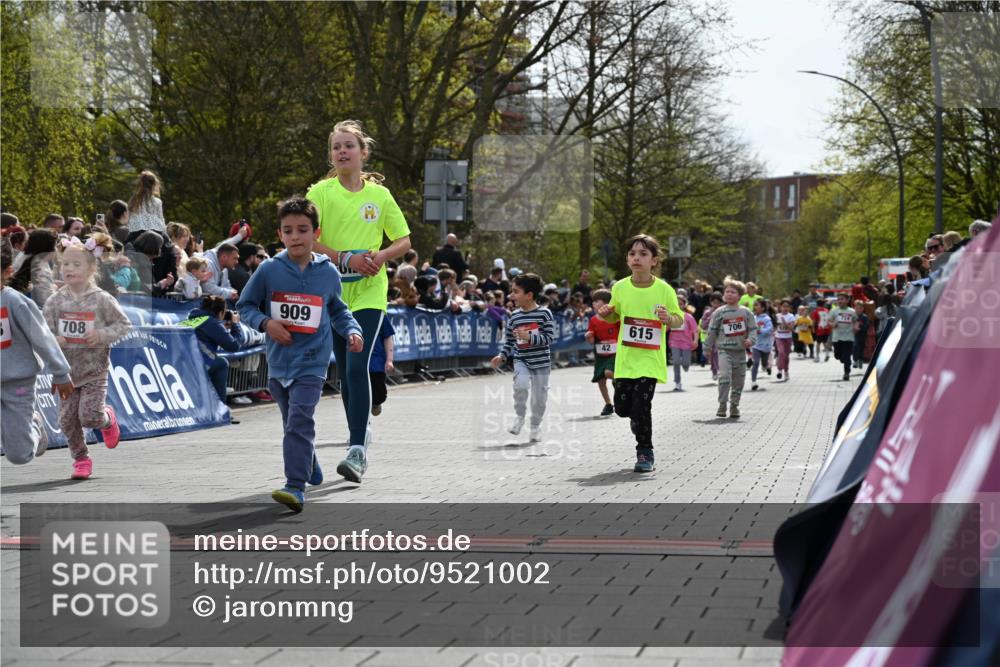 12.04.2026 - 45. Internationalen Wilhelmsburger Insellauf J. Mangold http://msf.ph/oto/9521002 12.04.2026 14:10:30 Ziel 633, 963, 1513, 909, 708, 615, 184, 187, 42, 706, 246 meine-sportfotos.de