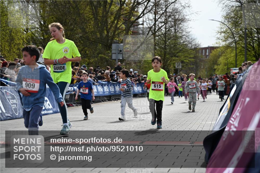 12.04.2026 - 45. Internationalen Wilhelmsburger Insellauf J. Mangold http://msf.ph/oto/9521010 12.04.2026 14:10:30 Ziel 633, 963, 1513, 909, 708, 615, 184, 187, 42, 706, 246 meine-sportfotos.de