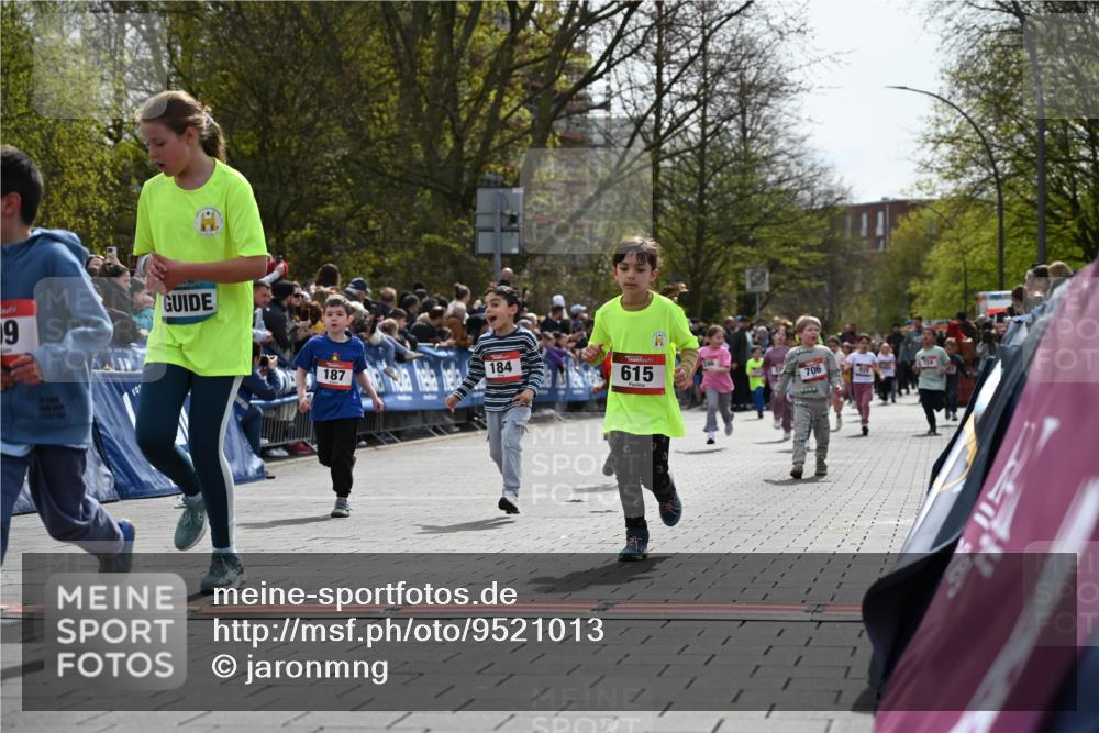 12.04.2026 - 45. Internationalen Wilhelmsburger Insellauf J. Mangold http://msf.ph/oto/9521013 12.04.2026 14:10:31 Ziel 963, 1513, 909, 708, 615, 184, 187, 42, 706, 246, 243 meine-sportfotos.de