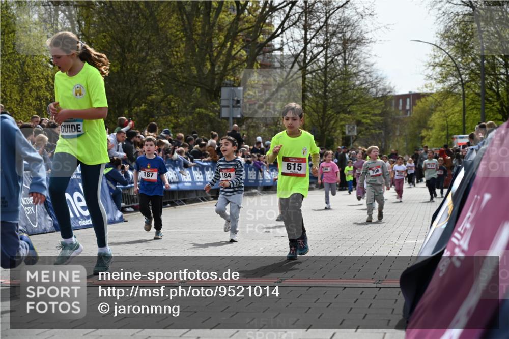 12.04.2026 - 45. Internationalen Wilhelmsburger Insellauf J. Mangold http://msf.ph/oto/9521014 12.04.2026 14:10:31 Ziel 963, 1513, 909, 708, 615, 184, 187, 42, 706, 246, 243 meine-sportfotos.de