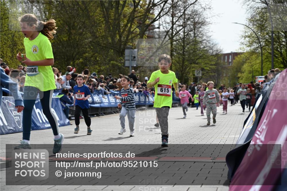 12.04.2026 - 45. Internationalen Wilhelmsburger Insellauf J. Mangold http://msf.ph/oto/9521015 12.04.2026 14:10:31 Ziel 963, 1513, 909, 708, 615, 184, 187, 42, 706, 246, 243 meine-sportfotos.de