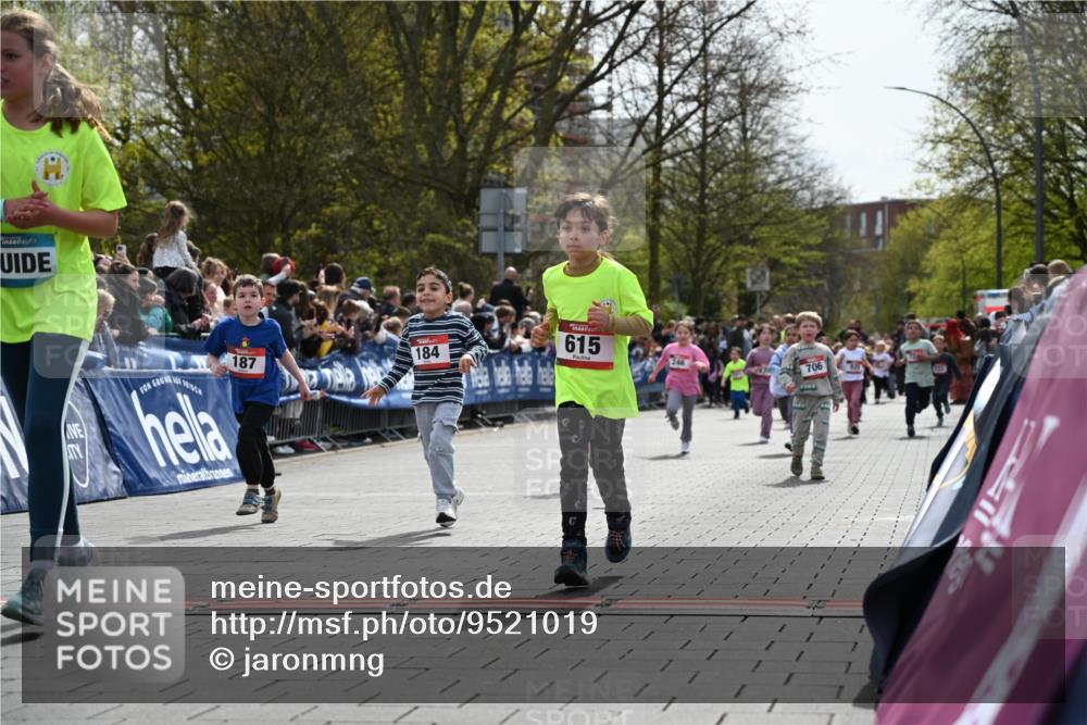 12.04.2026 - 45. Internationalen Wilhelmsburger Insellauf J. Mangold http://msf.ph/oto/9521019 12.04.2026 14:10:31 Ziel 963, 1513, 909, 708, 615, 184, 187, 42, 706, 246, 243 meine-sportfotos.de