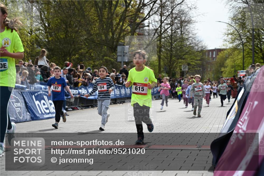 12.04.2026 - 45. Internationalen Wilhelmsburger Insellauf J. Mangold http://msf.ph/oto/9521020 12.04.2026 14:10:31 Ziel 963, 1513, 909, 708, 615, 184, 187, 42, 706, 246, 243 meine-sportfotos.de