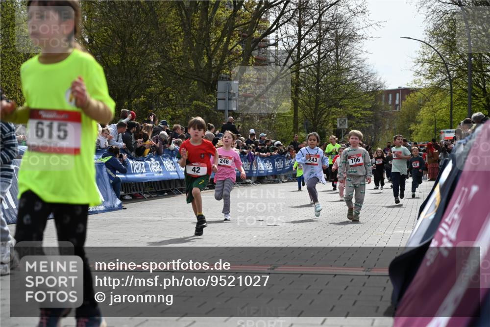 12.04.2026 - 45. Internationalen Wilhelmsburger Insellauf J. Mangold http://msf.ph/oto/9521027 12.04.2026 14:10:33 Ziel 1513, 909, 708, 615, 184, 187, 42, 706, 246, 243, 717, 724, 929 meine-sportfotos.de