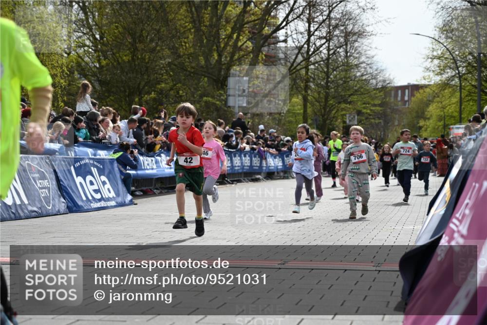 12.04.2026 - 45. Internationalen Wilhelmsburger Insellauf J. Mangold http://msf.ph/oto/9521031 12.04.2026 14:10:33 Ziel 1513, 909, 708, 615, 184, 187, 42, 706, 246, 243, 717, 724, 929 meine-sportfotos.de