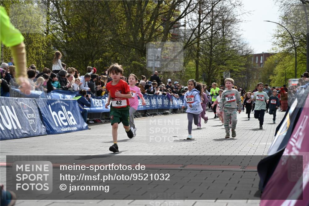 12.04.2026 - 45. Internationalen Wilhelmsburger Insellauf J. Mangold http://msf.ph/oto/9521032 12.04.2026 14:10:33 Ziel 1513, 909, 708, 615, 184, 187, 42, 706, 246, 243, 717, 724, 929 meine-sportfotos.de