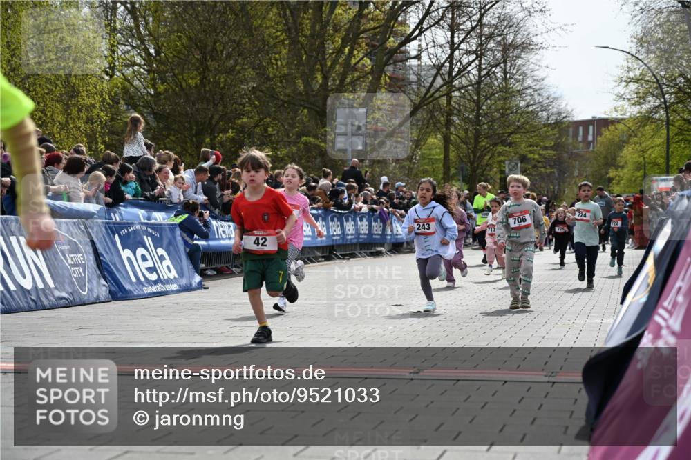 12.04.2026 - 45. Internationalen Wilhelmsburger Insellauf J. Mangold http://msf.ph/oto/9521033 12.04.2026 14:10:33 Ziel 1513, 909, 708, 615, 184, 187, 42, 706, 246, 243, 717, 724, 929 meine-sportfotos.de