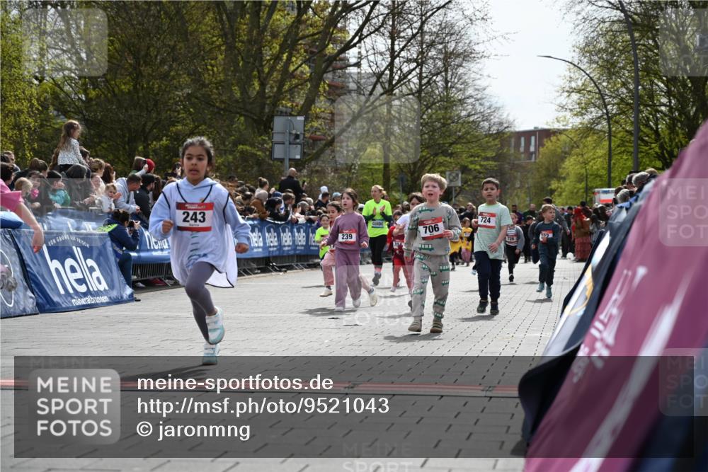 12.04.2026 - 45. Internationalen Wilhelmsburger Insellauf J. Mangold http://msf.ph/oto/9521043 12.04.2026 14:10:34 Ziel 1513, 909, 708, 615, 184, 187, 42, 706, 246, 243, 717, 724, 929, 722, 239, 704 meine-sportfotos.de