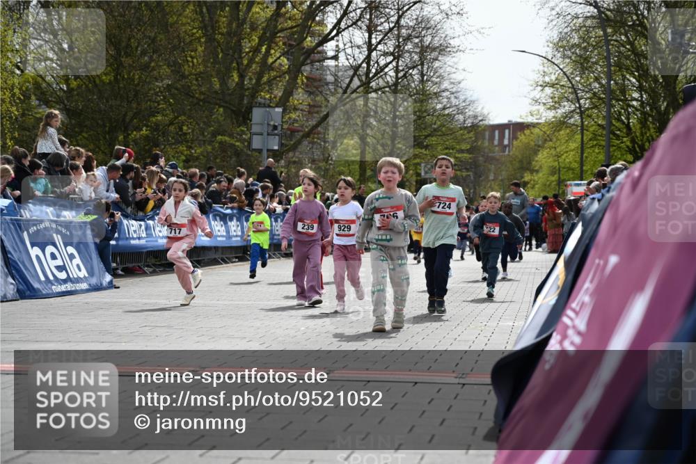 12.04.2026 - 45. Internationalen Wilhelmsburger Insellauf J. Mangold http://msf.ph/oto/9521052 12.04.2026 14:10:35 Ziel 708, 615, 184, 187, 42, 706, 246, 243, 717, 724, 929, 722, 239, 704, 725, 1521 meine-sportfotos.de