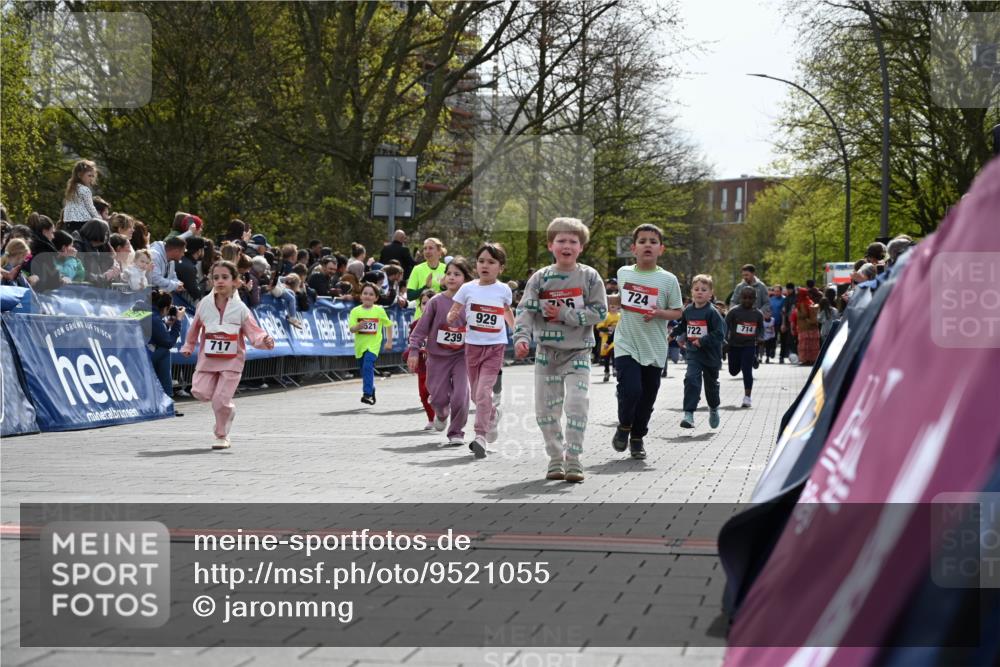 12.04.2026 - 45. Internationalen Wilhelmsburger Insellauf J. Mangold http://msf.ph/oto/9521055 12.04.2026 14:10:36 Ziel 184, 187, 42, 706, 246, 243, 717, 724, 929, 722, 239, 704, 725, 1521, 714, 726 meine-sportfotos.de