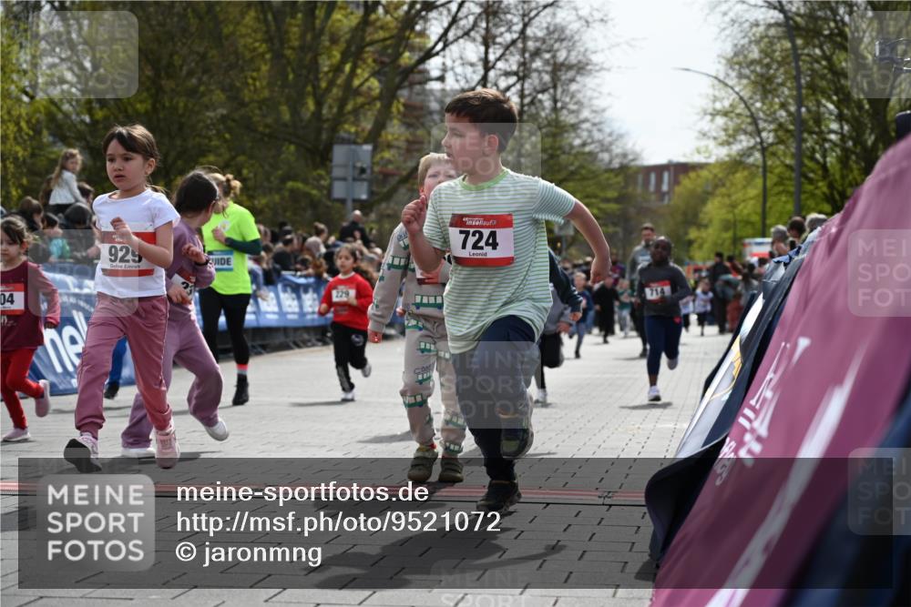 12.04.2026 - 45. Internationalen Wilhelmsburger Insellauf J. Mangold http://msf.ph/oto/9521072 12.04.2026 14:10:38 Ziel 42, 706, 246, 243, 717, 724, 929, 722, 239, 704, 725, 1521, 714, 726, 229 meine-sportfotos.de