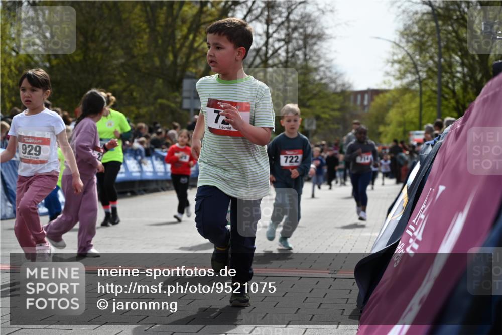 12.04.2026 - 45. Internationalen Wilhelmsburger Insellauf J. Mangold http://msf.ph/oto/9521075 12.04.2026 14:10:38 Ziel 42, 706, 246, 243, 717, 724, 929, 722, 239, 704, 725, 1521, 714, 726, 229 meine-sportfotos.de