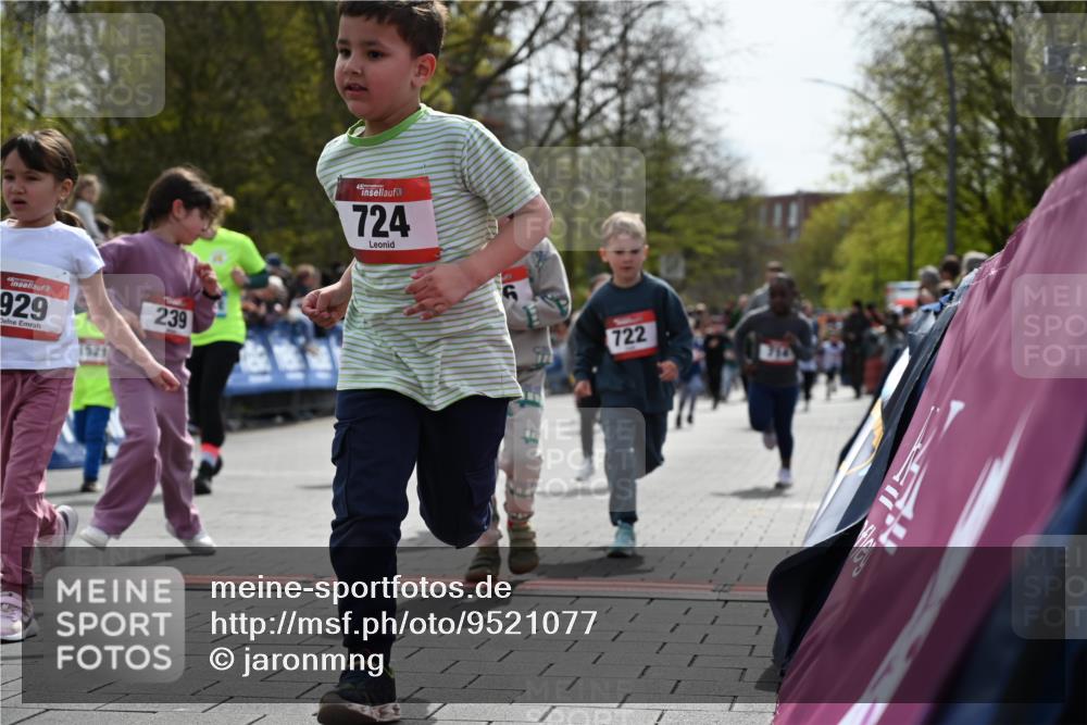 12.04.2026 - 45. Internationalen Wilhelmsburger Insellauf J. Mangold http://msf.ph/oto/9521077 12.04.2026 14:10:38 Ziel 42, 706, 246, 243, 717, 724, 929, 722, 239, 704, 725, 1521, 714, 726, 229 meine-sportfotos.de