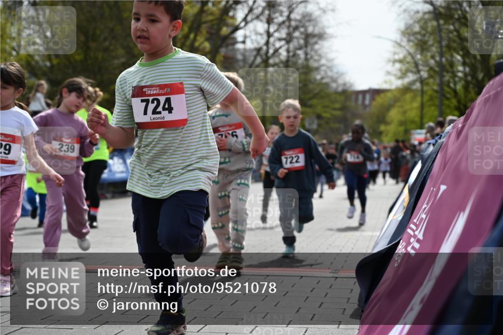 12.04.2026 - 45. Internationalen Wilhelmsburger Insellauf J. Mangold http://msf.ph/oto/9521078 12.04.2026 14:10:38 Ziel 42, 706, 246, 243, 717, 724, 929, 722, 239, 704, 725, 1521, 714, 726, 229 meine-sportfotos.de