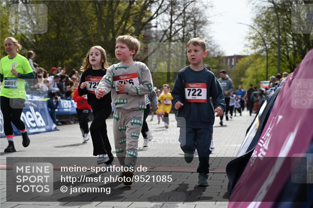 12.04.2026 - 45. Internationalen Wilhelmsburger Insellauf J. Mangold http://msf.ph/oto/9521085 12.04.2026 14:10:39 Ziel 243, 717, 724, 929, 722, 239, 704, 725, 1521, 714, 726, 229, 553, 204 meine-sportfotos.de