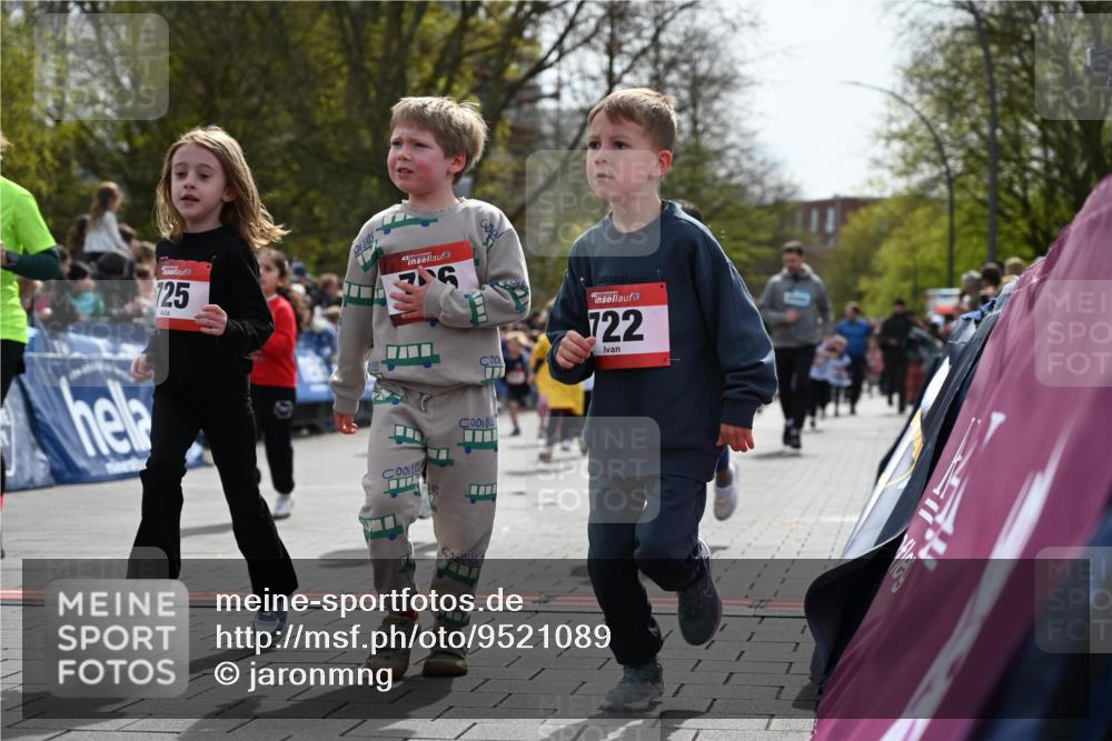 12.04.2026 - 45. Internationalen Wilhelmsburger Insellauf J. Mangold http://msf.ph/oto/9521089 12.04.2026 14:10:39 Ziel 243, 717, 724, 929, 722, 239, 704, 725, 1521, 714, 726, 229, 553, 204 meine-sportfotos.de