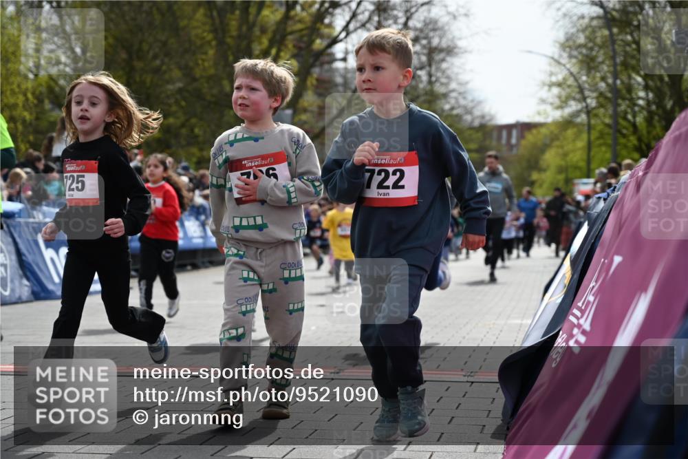 12.04.2026 - 45. Internationalen Wilhelmsburger Insellauf J. Mangold http://msf.ph/oto/9521090 12.04.2026 14:10:40 Ziel 717, 724, 929, 722, 239, 704, 725, 1521, 714, 726, 229, 553, 204, 705, 645 meine-sportfotos.de