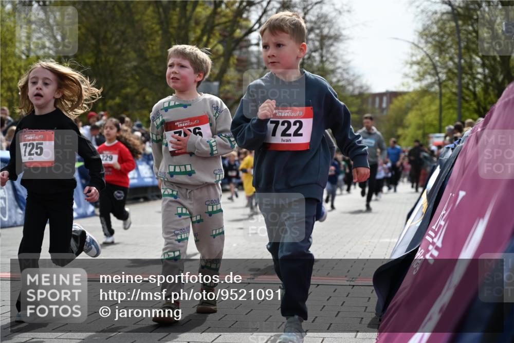 12.04.2026 - 45. Internationalen Wilhelmsburger Insellauf J. Mangold http://msf.ph/oto/9521091 12.04.2026 14:10:40 Ziel 717, 724, 929, 722, 239, 704, 725, 1521, 714, 726, 229, 553, 204, 705, 645 meine-sportfotos.de