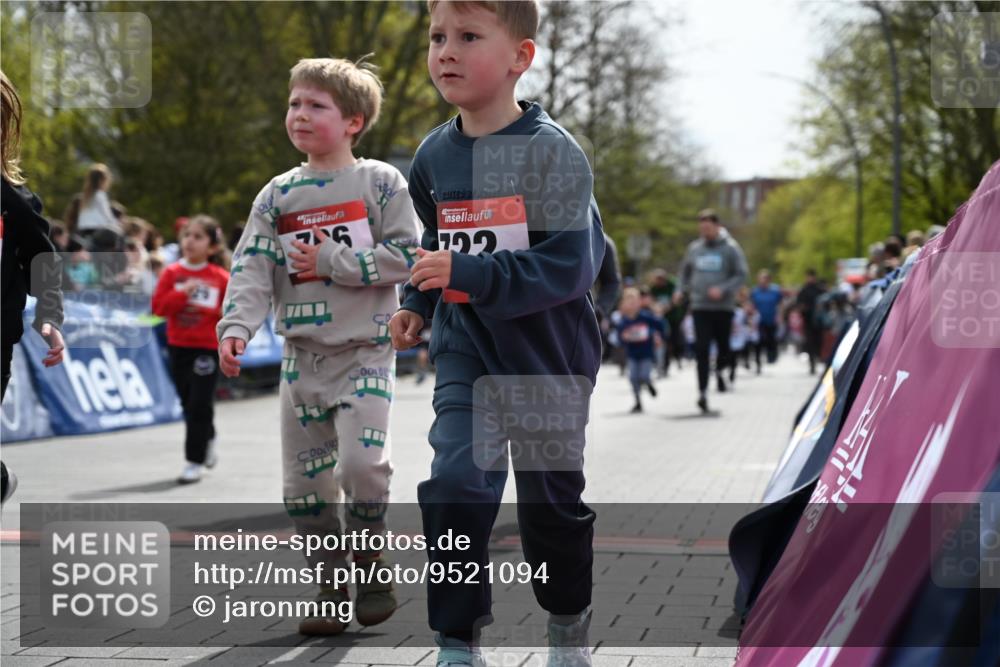 12.04.2026 - 45. Internationalen Wilhelmsburger Insellauf J. Mangold http://msf.ph/oto/9521094 12.04.2026 14:10:40 Ziel 717, 724, 929, 722, 239, 704, 725, 1521, 714, 726, 229, 553, 204, 705, 645 meine-sportfotos.de