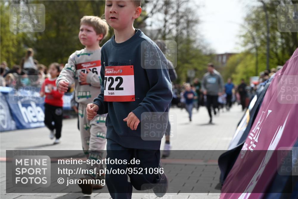 12.04.2026 - 45. Internationalen Wilhelmsburger Insellauf J. Mangold http://msf.ph/oto/9521096 12.04.2026 14:10:40 Ziel 717, 724, 929, 722, 239, 704, 725, 1521, 714, 726, 229, 553, 204, 705, 645 meine-sportfotos.de