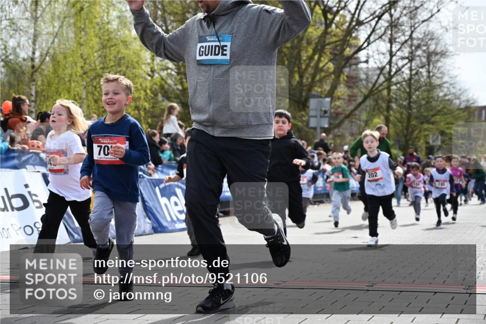 12.04.2026 - 45. Internationalen Wilhelmsburger Insellauf J. Mangold http://msf.ph/oto/9521106 12.04.2026 14:10:45 Ziel 229, 553, 204, 705, 645, 910, 613, 789, 202, 709, 195, 912, 188, 430, 210 meine-sportfotos.de
