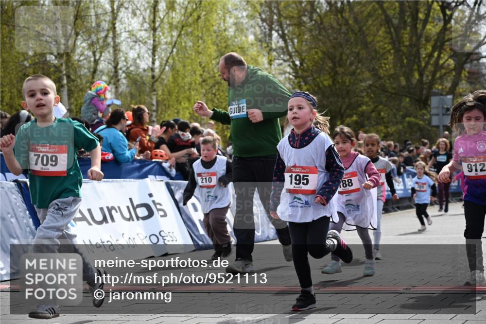 12.04.2026 - 45. Internationalen Wilhelmsburger Insellauf J. Mangold http://msf.ph/oto/9521113 12.04.2026 14:10:48 Ziel 705, 645, 910, 613, 789, 202, 709, 195, 912, 188, 430, 210, 701, 699, 703 meine-sportfotos.de