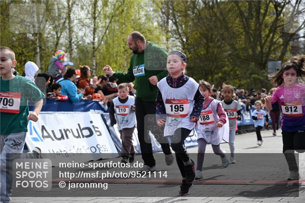 12.04.2026 - 45. Internationalen Wilhelmsburger Insellauf J. Mangold http://msf.ph/oto/9521114 12.04.2026 14:10:48 Ziel 705, 645, 910, 613, 789, 202, 709, 195, 912, 188, 430, 210, 701, 699, 703 meine-sportfotos.de